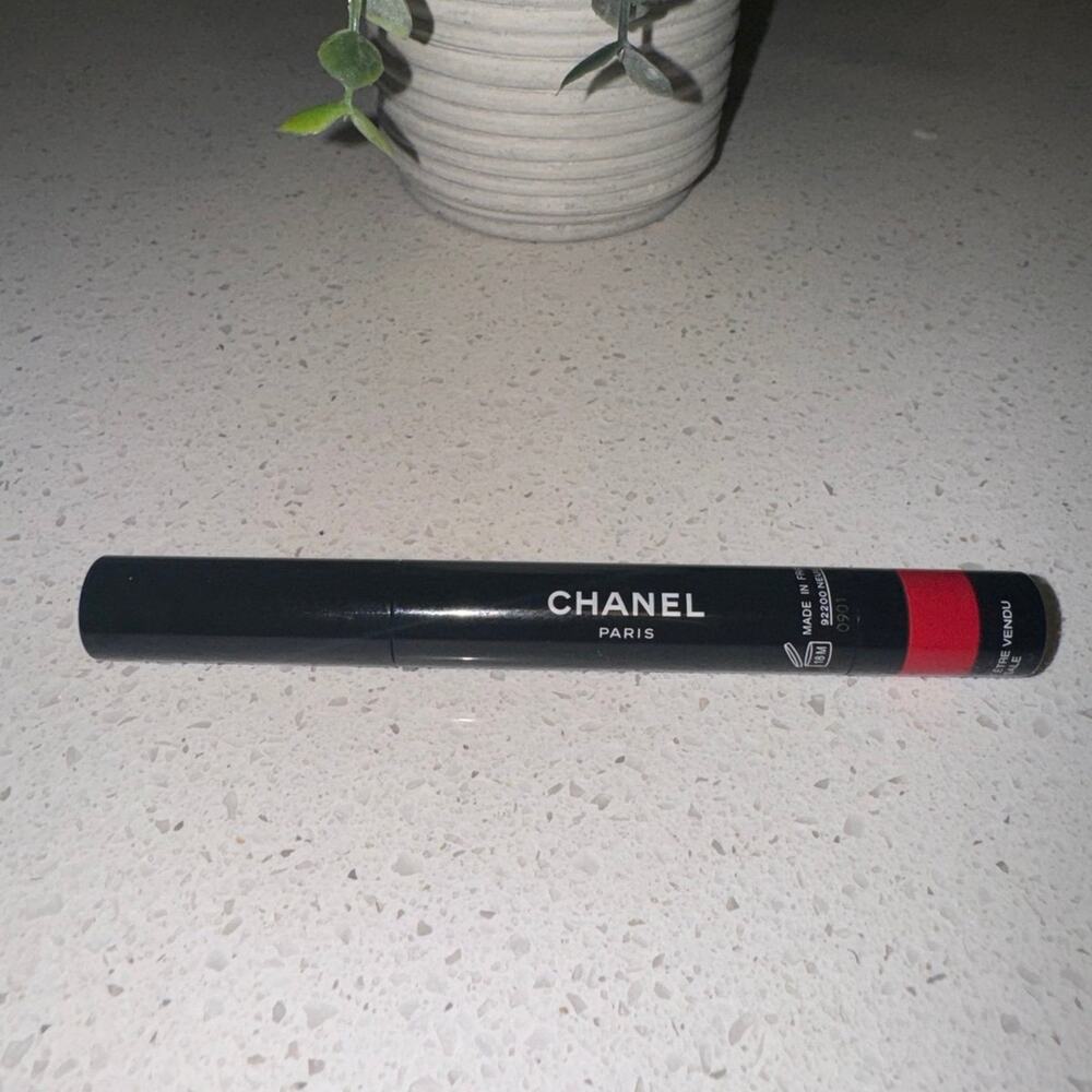 Chanel ROUGE COCO STYLO COMPLETE CARE LIPSHINE - 222 Fiction - Picture 4 of 5